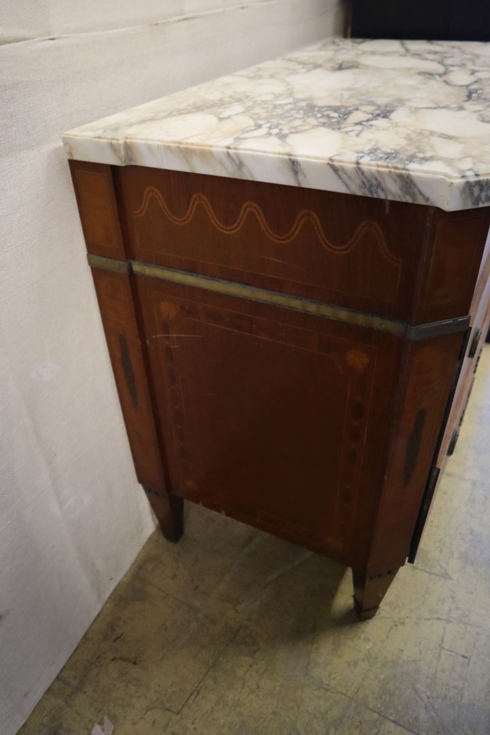 An early 20th century Continental marquetry inlaid walnut commode, with marble top, width 95cm